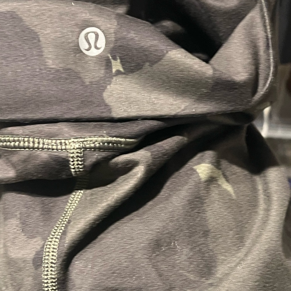 Lululemon camo wunder under crops size 4